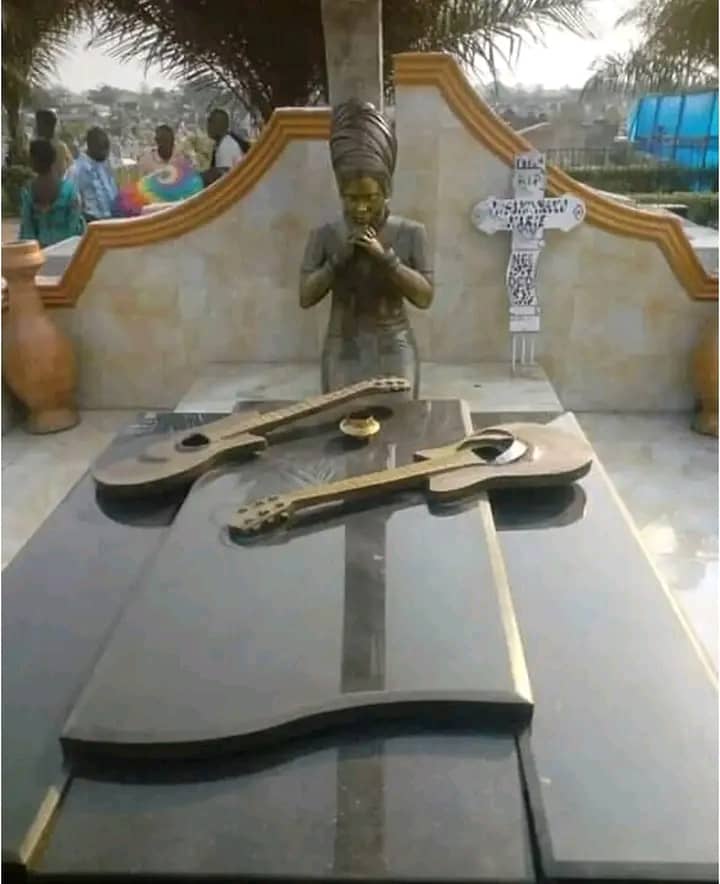 KInshasa : La tombe de la chanteuse  Marie Misamu profanée ?