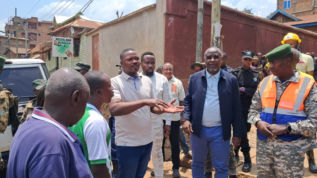 Travaux communautaires à Kadutu : Le gouverneur Patrick Busu et le bourgmestre Byamungo mobilisent