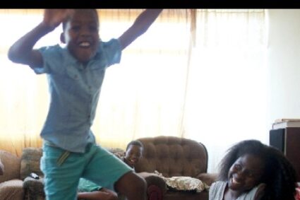 Vacances à Bukavu : les enfants laissés seuls à la maison, quels risques ?