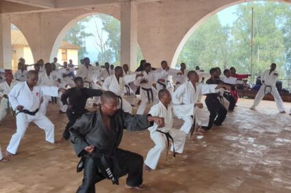 Bukavu : le karaté traditionnel japonais mise sur les entraînements collectifs avant le championnat